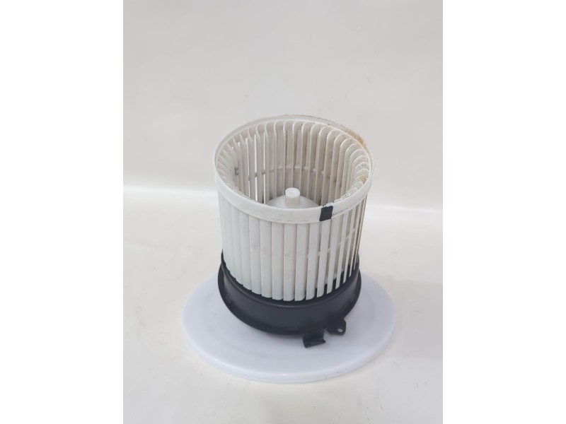 Recambio de motor calefaccion para ssangyong tivoli 1.5 referencia OEM IAM A144051085  