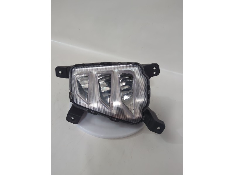 Recambio de faro antiniebla derecho para ssangyong tivoli 1.5 referencia OEM IAM 832023581  