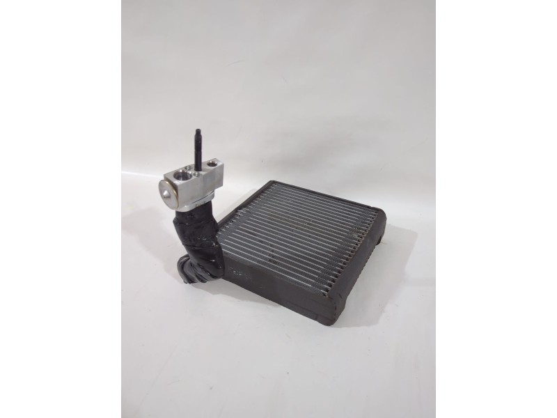 Recambio de evaporador aire acondicionado para ssangyong tivoli 1.5 referencia OEM IAM KPT20A1Y1SP426139  
