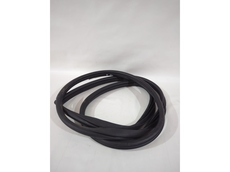 Recambio de gomas contorno puerta para ssangyong tivoli 1.5 referencia OEM IAM KPT20A1Y1SP426139  