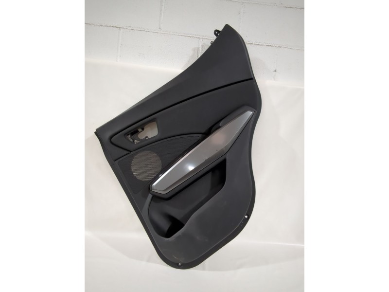 Recambio de guarnecido puerta trasera derecha para ssangyong tivoli 1.5 referencia OEM IAM 7322035000  