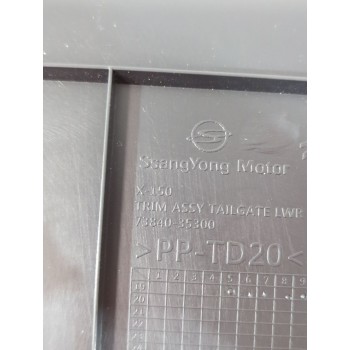 Recambio de guarnecido porton trasero para ssangyong tivoli 1.5 referencia OEM IAM 7384035300  