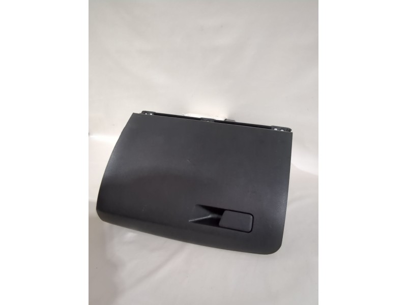 Recambio de guantera para ssangyong tivoli 1.5 referencia OEM IAM 7772035100  