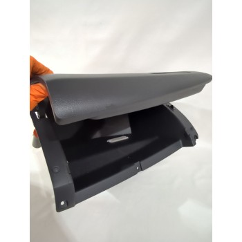 Recambio de guantera para ssangyong tivoli 1.5 referencia OEM IAM 7772035100  