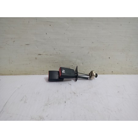 Recambio de enganche cinturon trasero central para volkswagen passat berlina (3b3) advance referencia OEM IAM 3B0857739C  