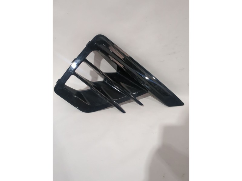 Recambio de moldura paragolpes para ssangyong tivoli 1.5 referencia OEM IAM 7876135010  