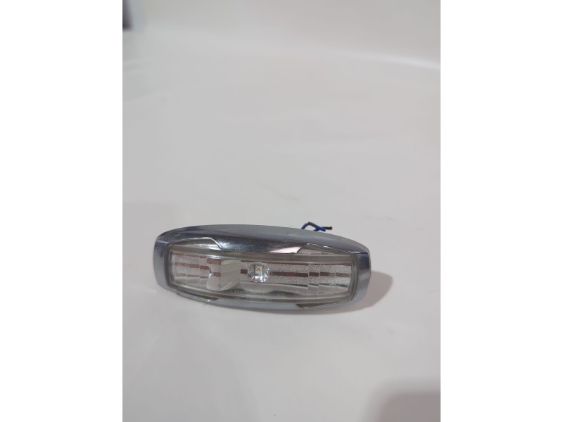 Recambio de piloto lateral derecho para ssangyong tivoli 1.5 referencia OEM IAM 834000810  