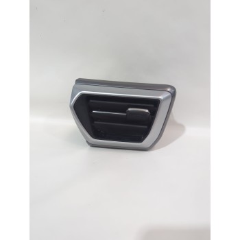 Recambio de rejilla aireadora para ssangyong tivoli 1.5 referencia OEM IAM 696303500  