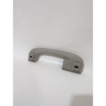 Recambio de asidero techo trasero derecho para ssangyong tivoli 1.5 referencia OEM IAM KPT20A1Y1SP426139  