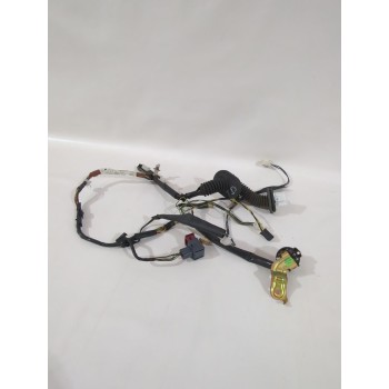 Recambio de cableado puerta para toyota avensis (_t25_) 1.8 (zzt251_) referencia OEM IAM 8215305170  