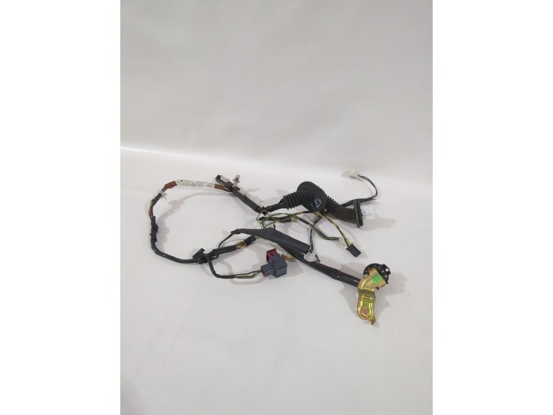 Recambio de cableado puerta para toyota avensis (_t25_) 1.8 (zzt251_) referencia OEM IAM 8215305170  