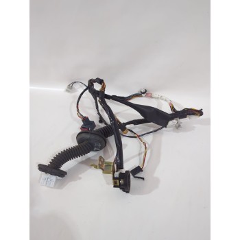 Recambio de cableado puerta para toyota avensis (_t25_) 1.8 (zzt251_) referencia OEM IAM 8215405170  