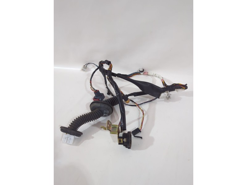 Recambio de cableado puerta para toyota avensis (_t25_) 1.8 (zzt251_) referencia OEM IAM 8215405170  