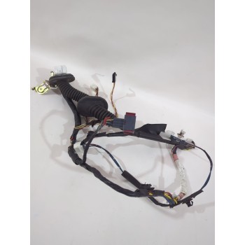 Recambio de cableado puerta para toyota avensis (_t25_) 1.8 (zzt251_) referencia OEM IAM 8215405170  