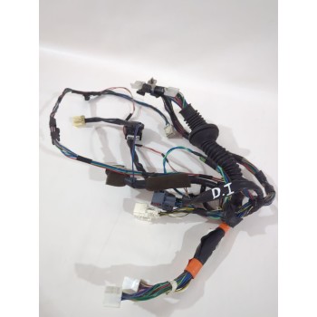 Recambio de cableado puerta para toyota avensis (_t25_) 1.8 (zzt251_) referencia OEM IAM 8215205480  