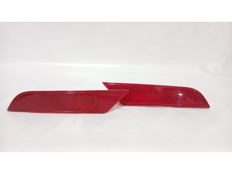 Recambio de reflector para ssangyong tivoli 1.5 referencia OEM IAM 8390135900/ 8390235900  