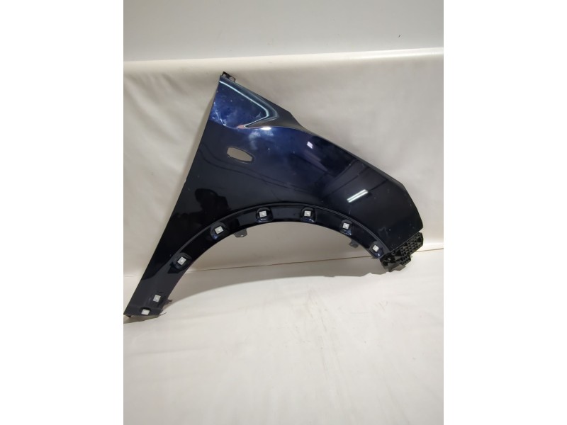 Recambio de aleta delantera derecha para ssangyong tivoli 1.5 referencia OEM IAM 5182135010  