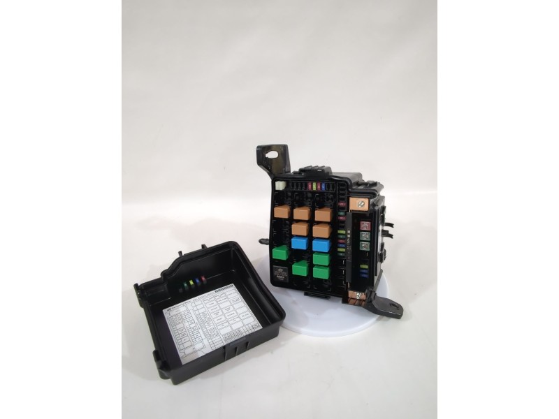 Recambio de caja reles / fusibles para ssangyong tivoli 1.5 referencia OEM IAM 8235035200  