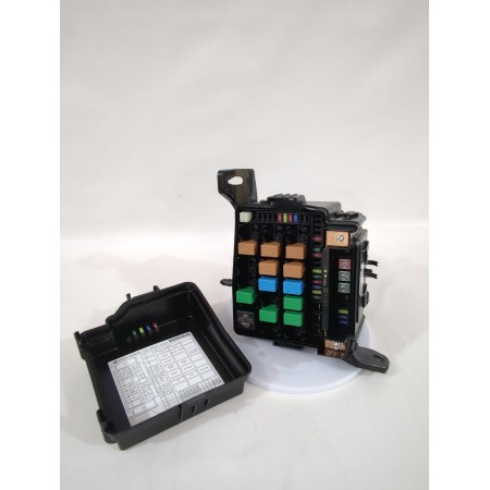 Recambio de caja reles / fusibles para ssangyong tivoli 1.5 referencia OEM IAM 8235035200  
