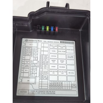 Recambio de caja reles / fusibles para ssangyong tivoli 1.5 referencia OEM IAM 8235035200  
