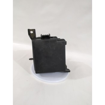 Recambio de caja reles / fusibles para ssangyong tivoli 1.5 referencia OEM IAM 8235035200  