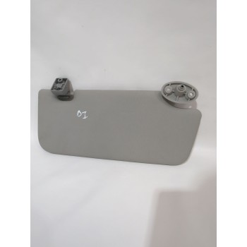 Recambio de parasol izquierdo para ssangyong tivoli 1.5 referencia OEM IAM 7611035100LBH  
