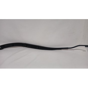Recambio de brazo limpia delantero izquierdo para ssangyong tivoli 1.5 referencia OEM IAM 7831135000  