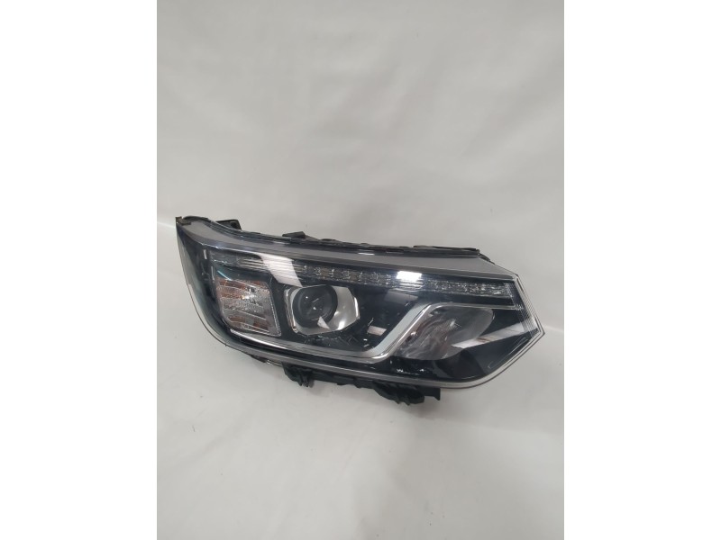 Recambio de faro derecho para ssangyong tivoli 1.5 referencia OEM IAM 8310235000  