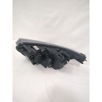 Recambio de faro derecho para ssangyong tivoli 1.5 referencia OEM IAM 8310235000  