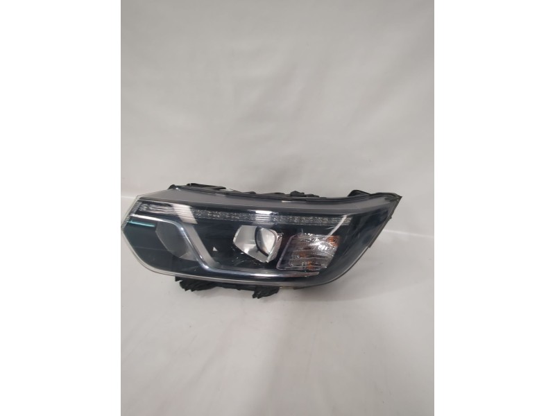 Recambio de faro izquierdo para ssangyong tivoli 1.5 referencia OEM IAM 8310135000  