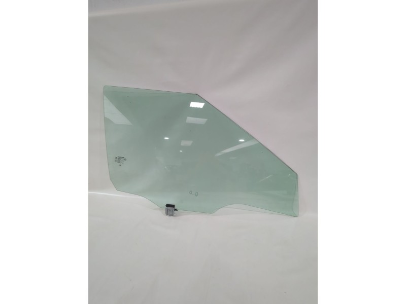 Recambio de luna delantera derecha para ssangyong tivoli 1.5 referencia OEM IAM 7238635100  