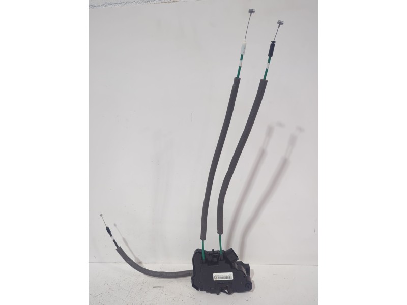 Recambio de cerradura puerta trasera izquierda para ssangyong tivoli 1.5 referencia OEM IAM 7131035001  