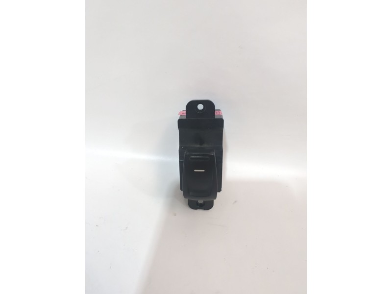 Recambio de mando elevalunas trasero derecho para ssangyong tivoli 1.5 referencia OEM IAM 8585035000/299139582  