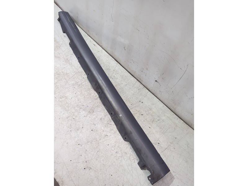 Recambio de faldon lateral para toyota avensis (_t25_) 1.8 (zzt251_) referencia OEM IAM 7585105010  