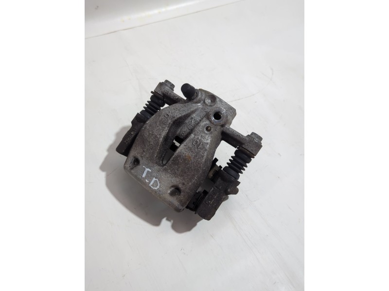 Recambio de pinza de freno trasera derecha para toyota avensis (_t25_) 1.8 (zzt251_) referencia OEM IAM 4772105070  