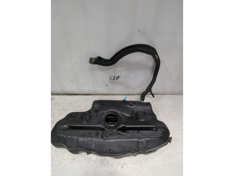 Recambio de deposito combustible para toyota avensis (_t25_) 1.8 (zzt251_) referencia OEM IAM 7700105040  