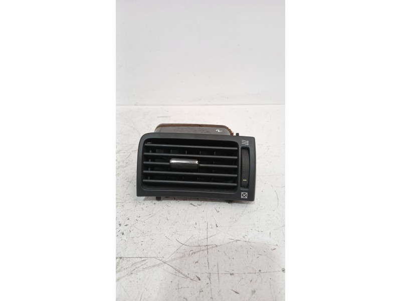 Recambio de rejilla aireadora para toyota avensis (_t25_) 1.8 (zzt251_) referencia OEM IAM 5566005100  