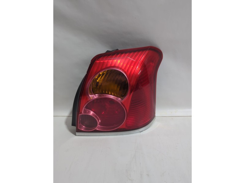 Recambio de piloto trasero derecho para toyota avensis (_t25_) 1.8 (zzt251_) referencia OEM IAM 8155105160  
