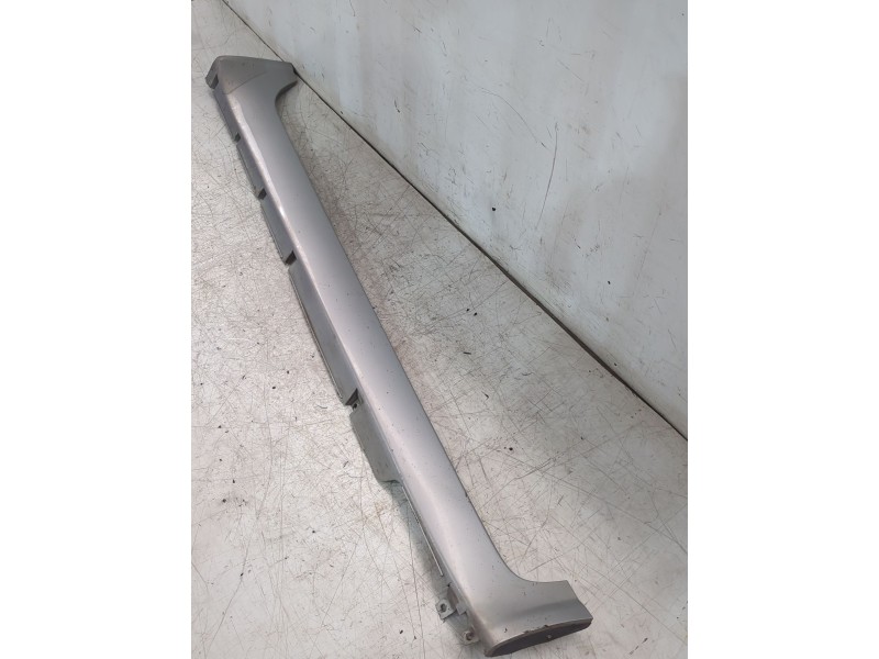 Recambio de faldon lateral para nissan primera hatchback (p12) 1.6 referencia OEM IAM 76850AU3  