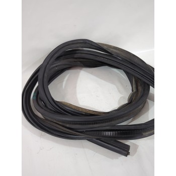 Recambio de goma contorno para nissan primera hatchback (p12) 1.6 referencia OEM IAM 90830AU200  