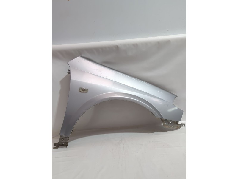 Recambio de aleta delantera derecha para nissan primera hatchback (p12) 1.6 referencia OEM IAM 63100AV630  