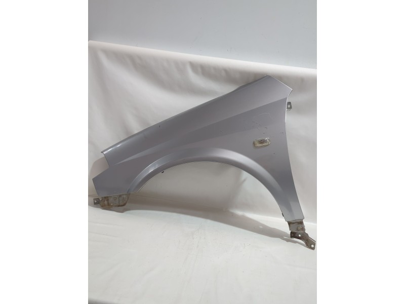 Recambio de aleta delantera izquierda para nissan primera hatchback (p12) 1.6 referencia OEM IAM 63101AV630  