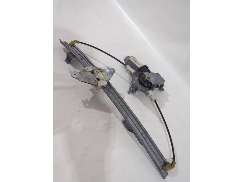 Recambio de elevalunas trasero derecho para nissan primera hatchback (p12) 1.6 referencia OEM IAM 82720AV60B  