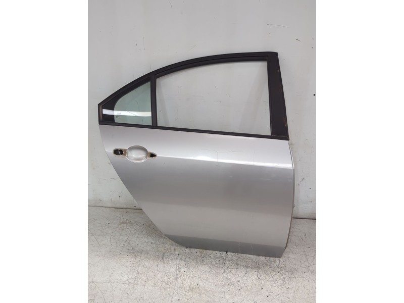 Recambio de puerta trasera derecha para nissan primera hatchback (p12) 1.6 referencia OEM IAM 82100BA030  