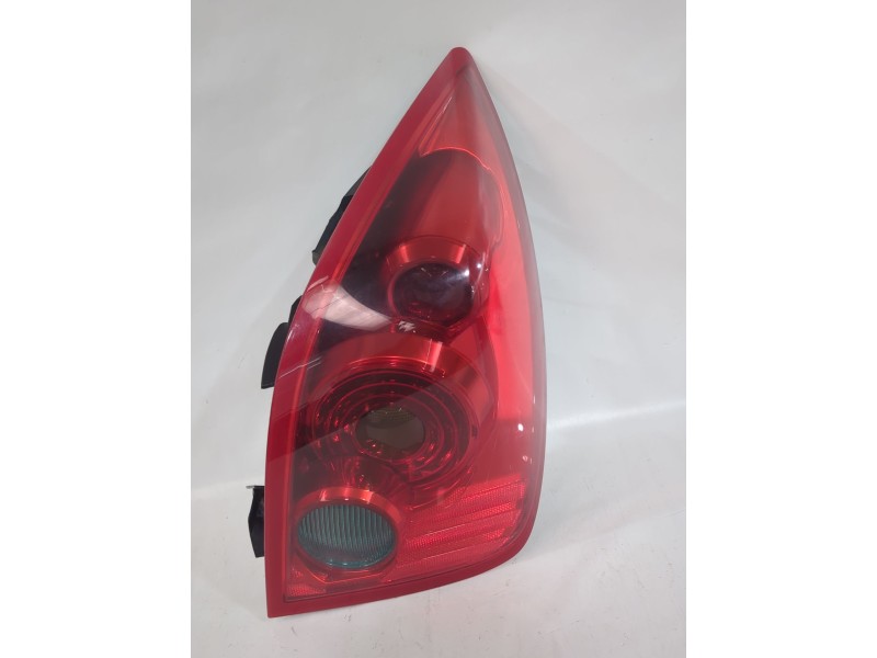 Recambio de piloto trasero derecho para nissan primera hatchback (p12) 1.6 referencia OEM IAM 26550AU21B  