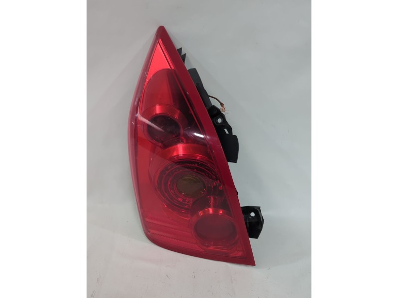 Recambio de piloto trasero izquierdo para nissan primera hatchback (p12) 1.6 referencia OEM IAM 26555AU21B  