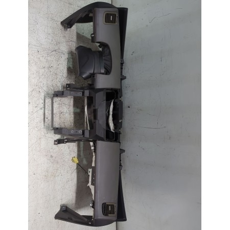 Recambio de salpicadero para nissan primera hatchback (p12) 1.6 referencia OEM IAM 68200AV600/68200AV620  