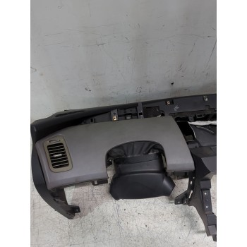 Recambio de salpicadero para nissan primera hatchback (p12) 1.6 referencia OEM IAM 68200AV600/68200AV620  