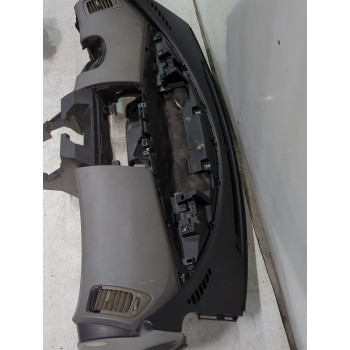 Recambio de salpicadero para nissan primera hatchback (p12) 1.6 referencia OEM IAM 68200AV600/68200AV620  