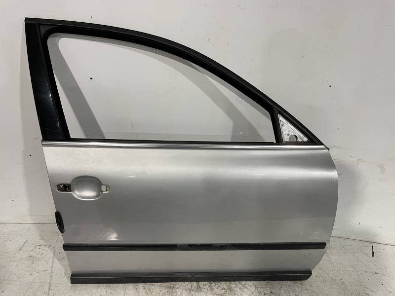 Recambio de puerta delantera derecha para volkswagen passat berlina (3b3) advance referencia OEM IAM 3B4831052BF  